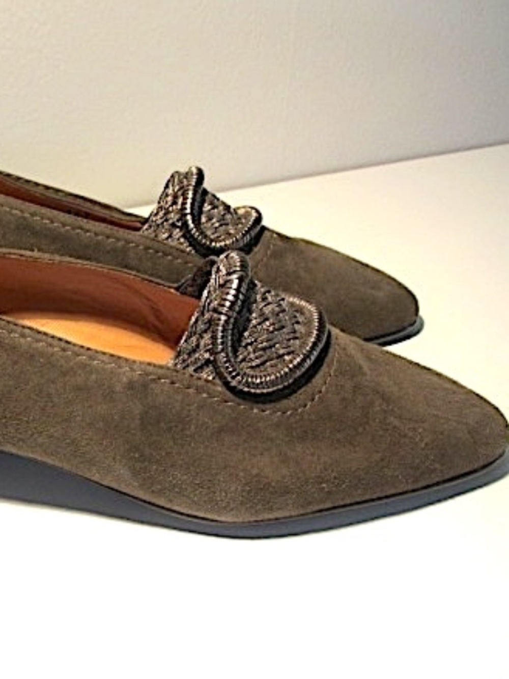 CasaDei NWOT Vintage Olive Brown Spangle Embellished Suede Loafers, Size 6